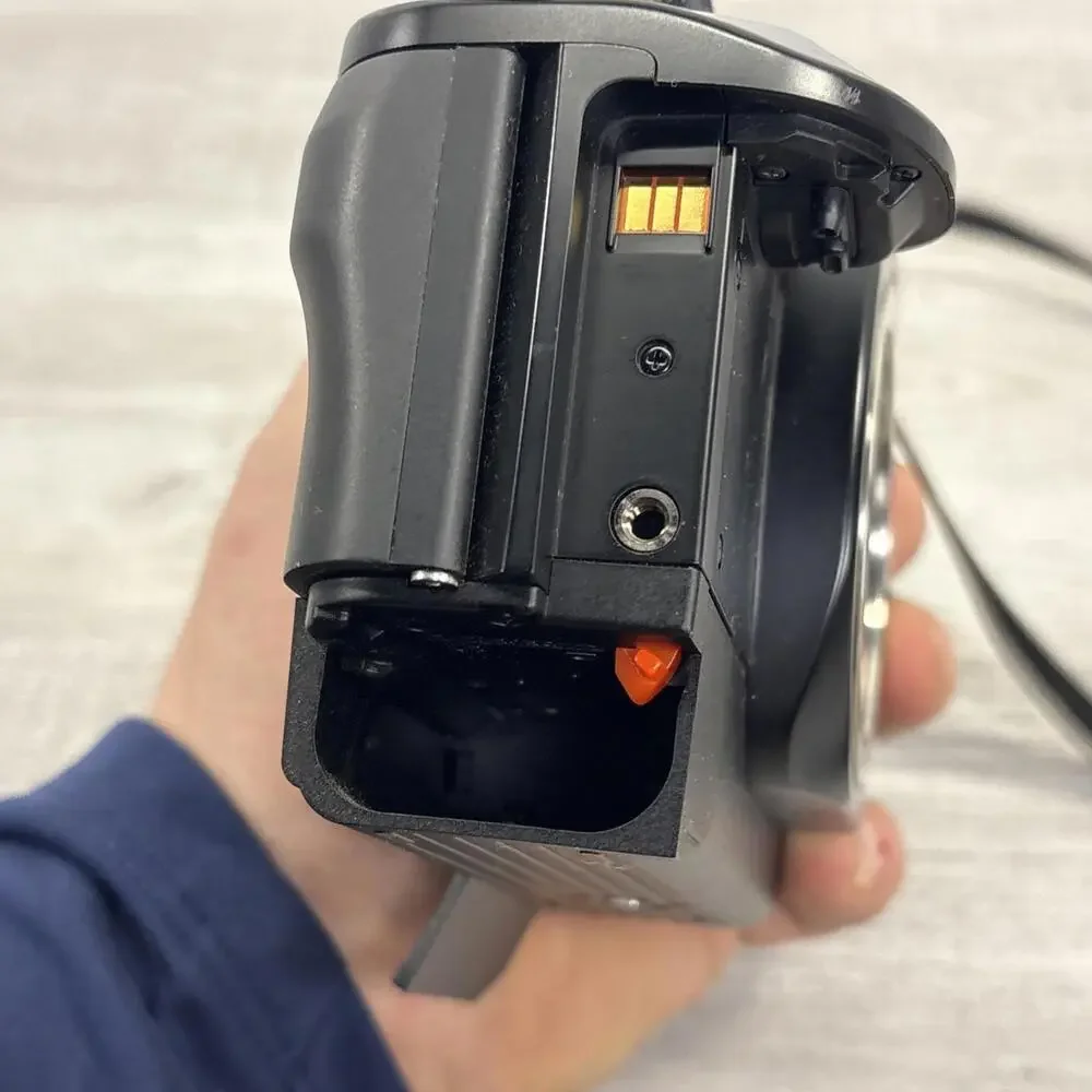 Canon EOS 650 35mm Camera Body (For Parts or Repair)